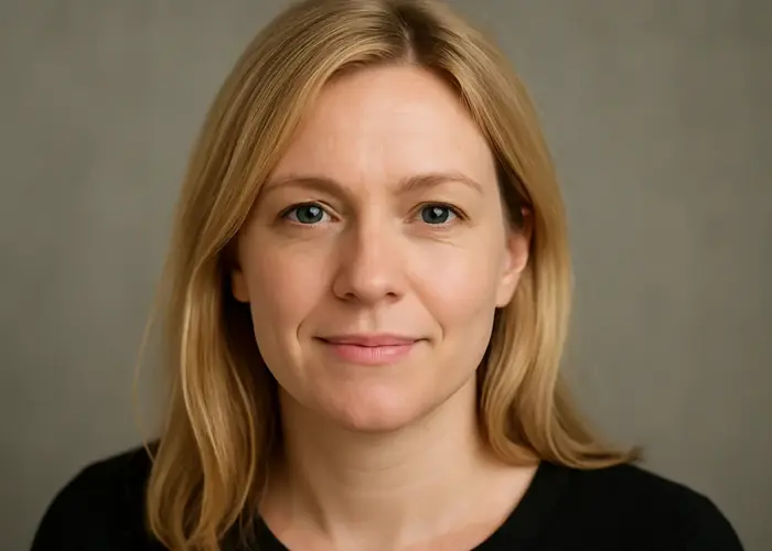 Head and shoulders photograph of a women